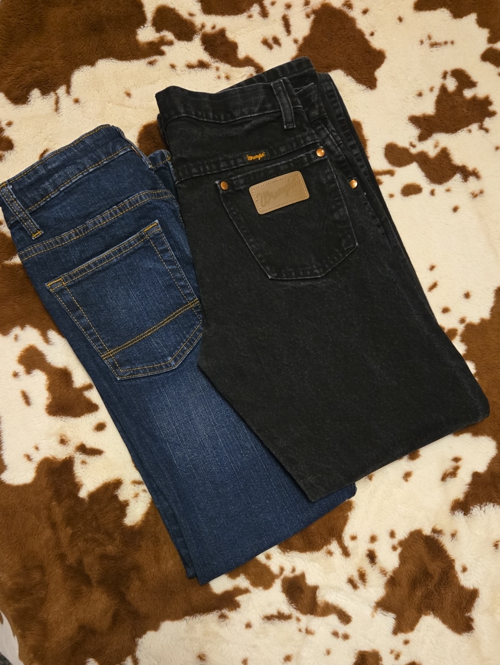 Wrangler Women's Straight Leg Jeans in Black and Dark Blue